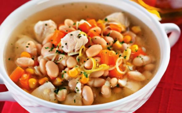 Sopa de peito de frango e feijão branco  