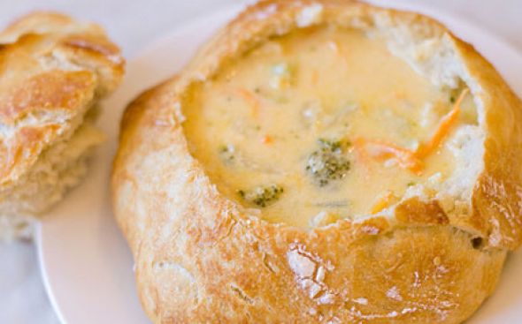 Sopa de queijo no pão italiano