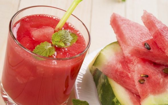Suco de melancia com água de coco