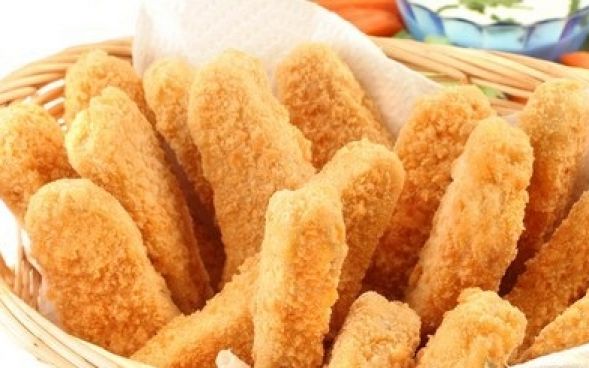 Tiras de frango à milanesa