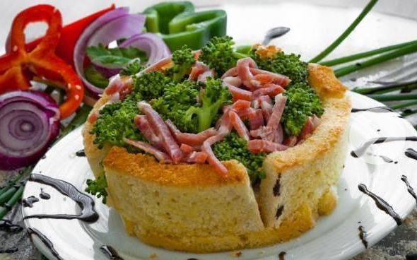Torta de brócolis com salame