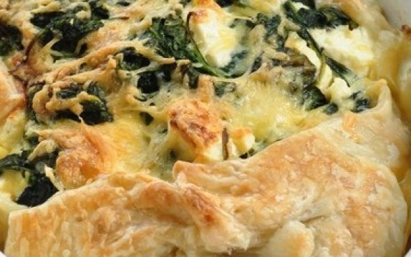 Torta de escarola, cogumelo e nozes